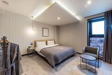 Brown Dot Hotel Jeonggwan