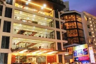 호텔 Radiant Kolhapur