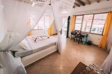 هتل Temple Point Resort