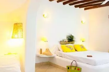 هتل Temple Point Resort