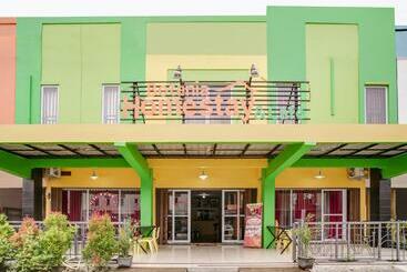 בית מלון כפרי Oyo 90024 Botania Homestay & Cafe