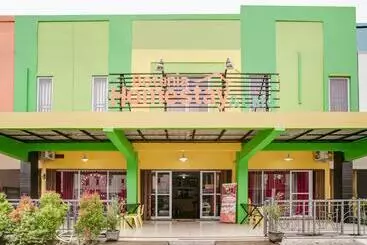 Hotel Oyo 90024 Botania Homestay & Cafe