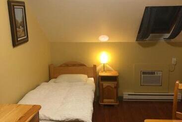 Bed & Breakfast Crowsnest Vineyards Guesthouse