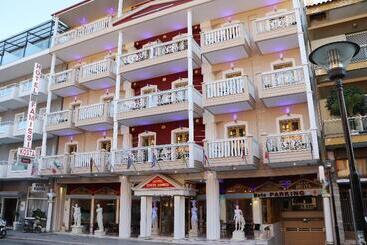 בית מלון כפרי Kosta Famissi