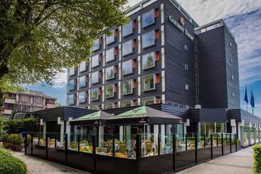 Otel Golden Tulip Zoetermeer  Den Haag