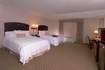 هتل Hampton Inn & Suites Farmington