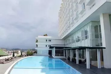 Sintesa Peninsula Hotel Manado