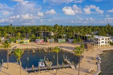 La Siesta Resort & Villas