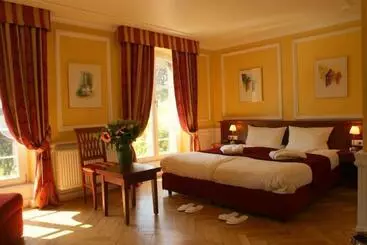 فندق Chateau De Pourtales