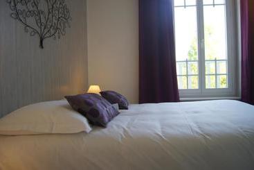 Отель Hôtel L'orée Du Bois