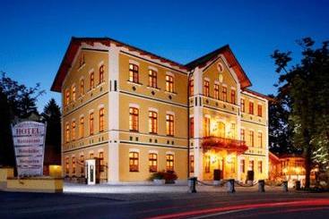 호텔 & Restaurant Waldschloss