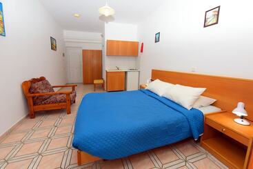 Anixis Hotel & Apartments