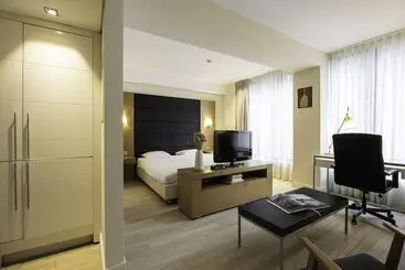 B Aparthotel Grand Place