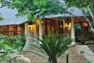 ホテル Summerfield Luxury Resort & Botanical Garden