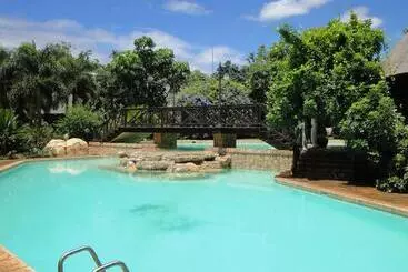 Hotel Summerfield Luxury Resort & Botanical Garden