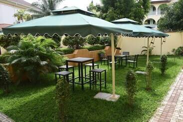 The Hallmark Hub Hotel And Apartments