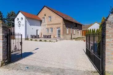 Bed and Breakfast Magtár Villa