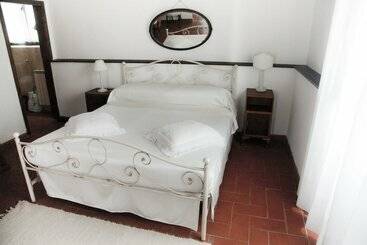 Отель Montelucci Country Resort & Agriturismo Di Charme