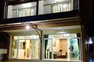 Majatalo Apinsaya House