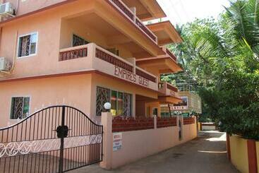 ペンション Empire Guest House