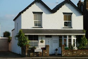 膳宿费 The White House Guest House