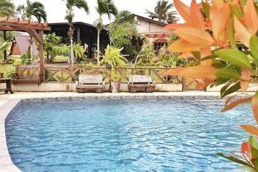 Spacio Caliraya Bed & Breakfast