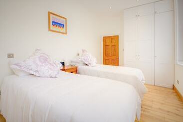 فندق Luxury Apartments   Rodney Road