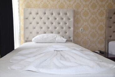 Melles Hotel & Apart