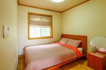 Taean Sky Lake Pension