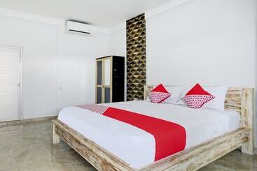 Hotelli Oyo 90756 Melasti Hills Room & Cafe