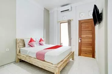 Otel Oyo 90756 Melasti Hills Room & Cafe