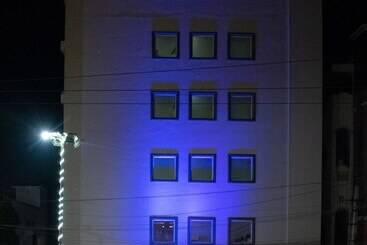 فندق Seasons Inn