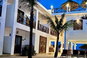 Hotel Karibu Beach Resort