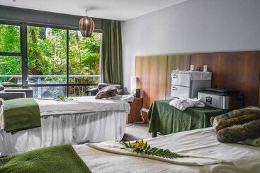 Hotel Te Waonui Forest Retreat