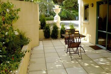 Отель Tuscany Gardens Motor Lodge