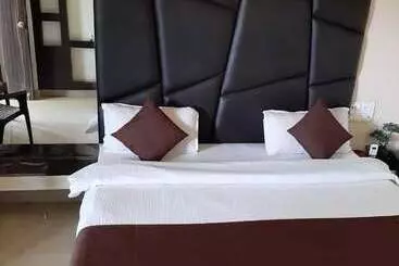 Hotel Khalsa Lake View Resort