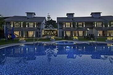 בית מלון כפרי Meritas Adore Resort Lonavala