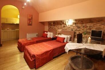 فندق Medieval Castle