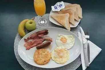 Bed and Breakfast Life Tours & Accommodation