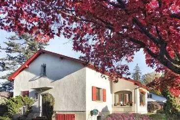 Bed & Breakfast Lindo Lugar   Just A 7 Minute Walk From The Airport