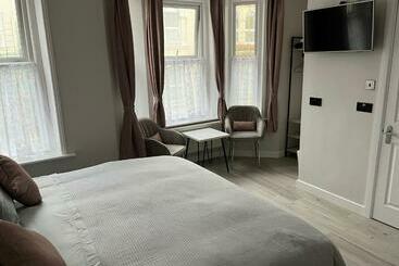 بنسيون Marques Sands