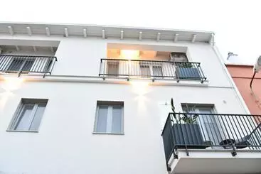 Pensionat Nu House Rooms & Apartments