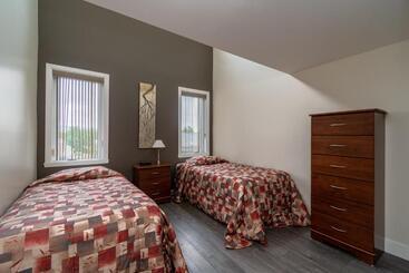 Apart Otel Condo Climatisé Près Du Mont Sainte Anne Avec Parc Aquatique, Piscine, Spa, Gym, Arcades Et Billard