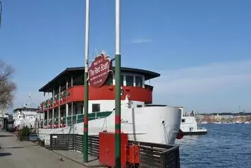 호텔 Den Röda Båten