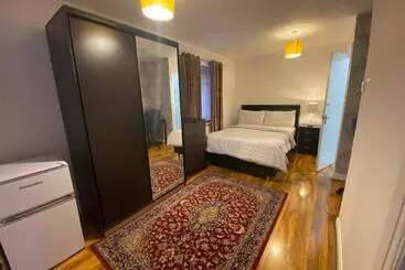 Pensió Ashmina Holiday Let With Free Onsite Parking Not For Vans But For Cars Only