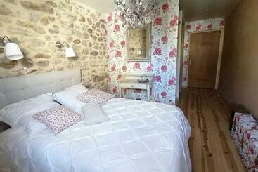 膳宿费 Achilée Les Herbes De La Saint Jean