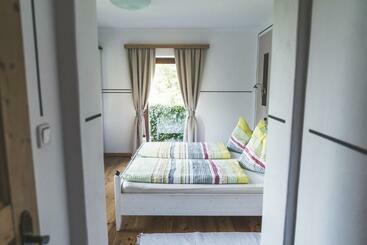 مبيت وإفطار Wein & Gästehof Erlacher