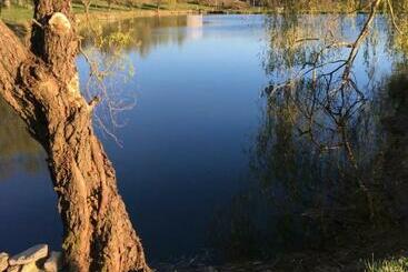 צימר Lakeside House Ei