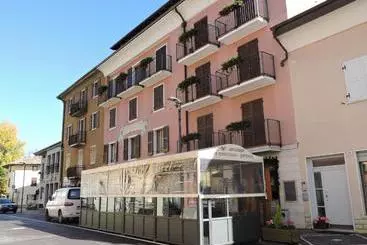 בית מלון כפרי Zeni