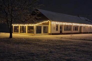 민박 Tisza White House